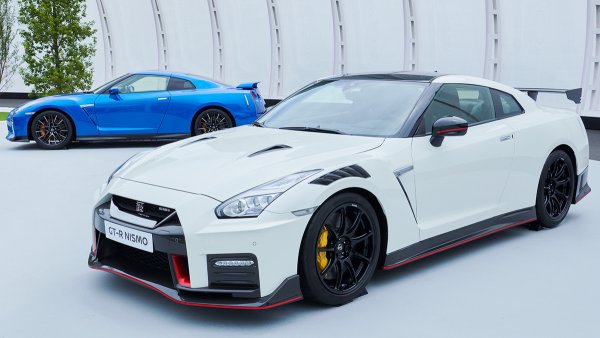 GT-RとGT-R NISMOを展示