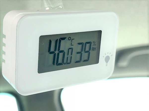 1時間後の室温は46℃にまで上昇。サンシェードがなければ60℃近くにまで上昇したかもしれない