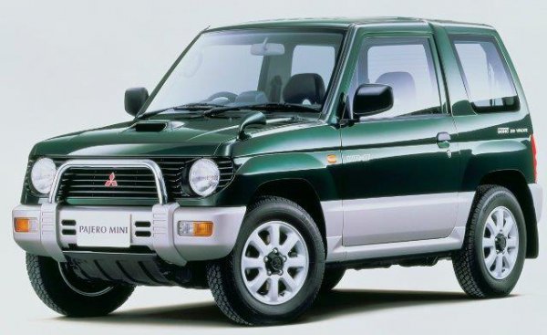 軽自動車のオフロードSUVとして誕生した初代パジェロミニ(1994年～1998年)