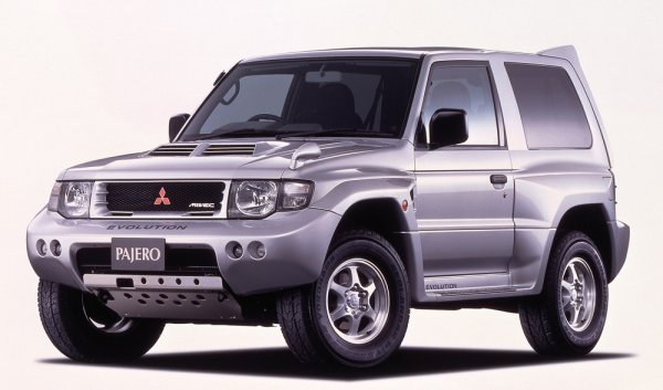 1997年に発売された市販車のパジェロエボリューション。280ps／35.5kgmの3.5L、V6にスーパーセレクト4WDを組み合わせている