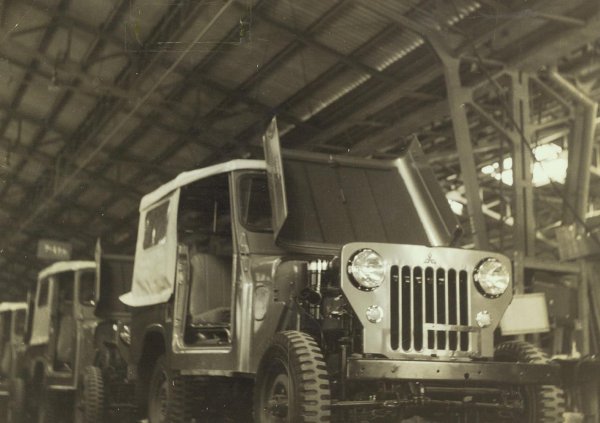 ジープの生産ライン。創業当初から高い技術を持っていたため、三菱自動車以外のメーカーも注目していた