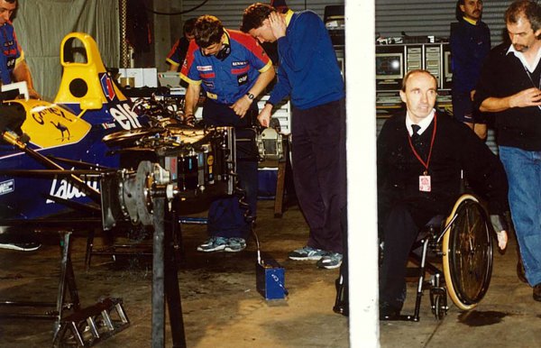 フランク・ウィリアムズ卿は1986年3月にフランスのポールリカールサーキットから空港に向かう途中に自動車事故に遭い、その後車椅子での生活を余儀なくされた