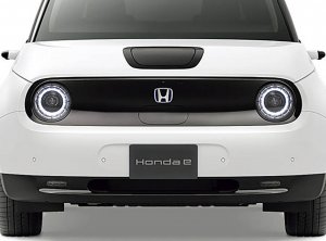 ホンダeはすごいのか？ 「先輩」リーフと比較して見えた長所と短所
