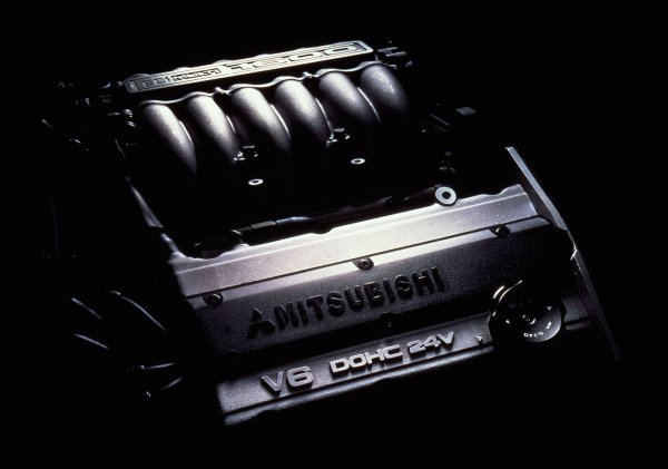 世界最小排気量のV6エンジンとして当時話題になった。総排気量1597cc、最高出力140ps、最大トルク147Nmのスペックだった