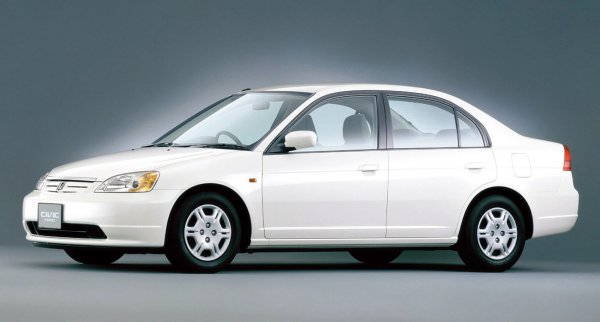 2000年にデビューした7代目は世界的には大ヒットモデルとなったが、日本では初代フィットが登場した2001年以降販売低迷。最後の5ナンバーシビック