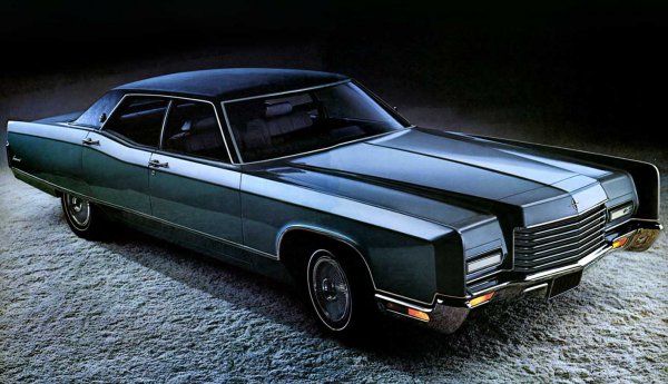 1970年モデルのリンカーンコンチネンタル。写真は1970年にデビューした5代目。フルサイズのアメ車はステイタス性抜群。それにしてもカッコいい!!