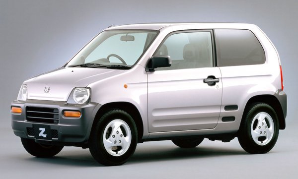 軽自動車規格が改訂された1998年にホンダ初の軽SUVとしてデビューしたZ。水中メガネの愛称で親しまれた初代Z以来、24年ぶりに車名復活