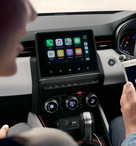全車標準の7インチタッチスクリーンのインフォテイメントシステムは、スマートフォン用ミラーリングに対応。Apple CarPlayやandroid Autoを活用できる