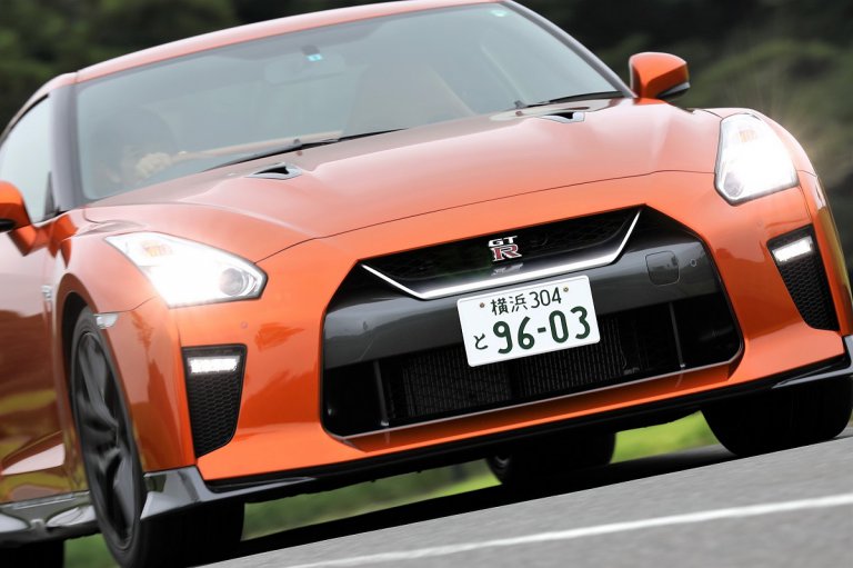 新型gt R情報入荷 消滅か 継続か 23年末に動きがあるぞ 自動車情報誌 ベストカー
