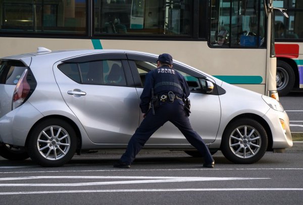 運転免許証のデジタル化は交通違反取締りにどう影響?（Adobe Stock@xiaosan）