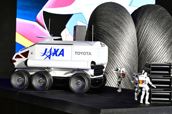 2019年の東京モーターショー、トヨタブースにて展示された模型。JAXAのロゴも眩しい