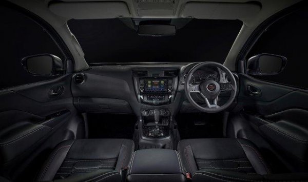 車内は、より乗用車ライクなものが目指され、8インチのナビゲーションシステムも搭載。Android AutoやApple CarPlayに対応している