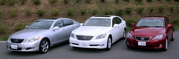 車種が少なく感じた当初のレクサスブランドだったが……。写真は左から初代GS、初代LS、初代IS