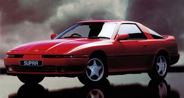 初代スープラ（日本）は1986年にトヨタ3000GTのキャッチコピーで登場し、1993年まで販売された。A70という型式から、ナナマルと呼ばれている