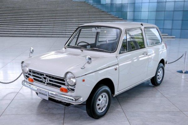 N360は、1966年に開催された東京モーターショーで発表、1967年から1971年まで販売していた