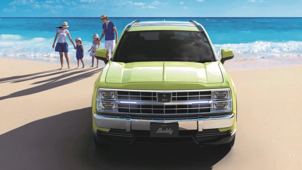 上下2段式ヘッドライトがクラシカルな雰囲気を感じさせる「バディ」