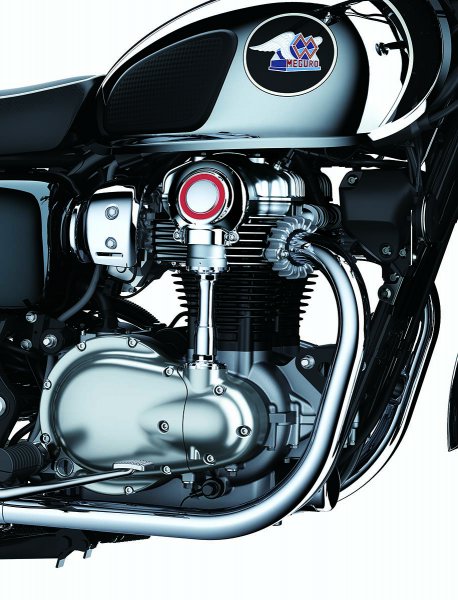 空冷のバーチカルツインエンジンはW800シリーズと同じ773cc。。ベベルギア駆動式カムシャフトはシリンダーヘッドを際立たせ、さらに赤く縁取ったベベルギアカバーのリングが、メグロK3の個性を強調している