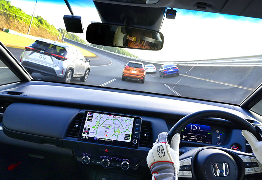 ヤリス フィット 人気車たちの1km Hでの燃費は 禁断の超高速燃費テストを実施 自動車情報誌 ベストカー