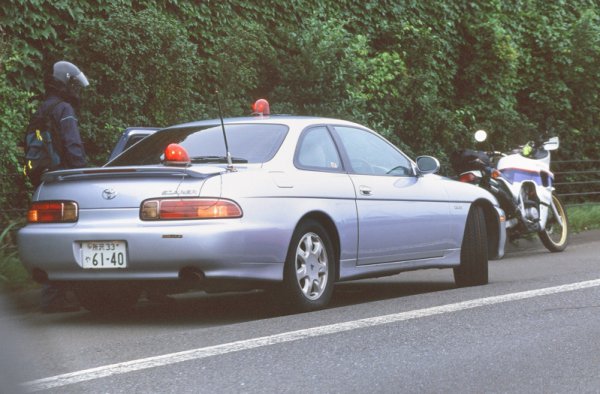 埼玉県警高速隊のソアラ覆面パトカー。このブルーシルバー系のボディカラーは、神奈川県警、静岡県警などでも見られた