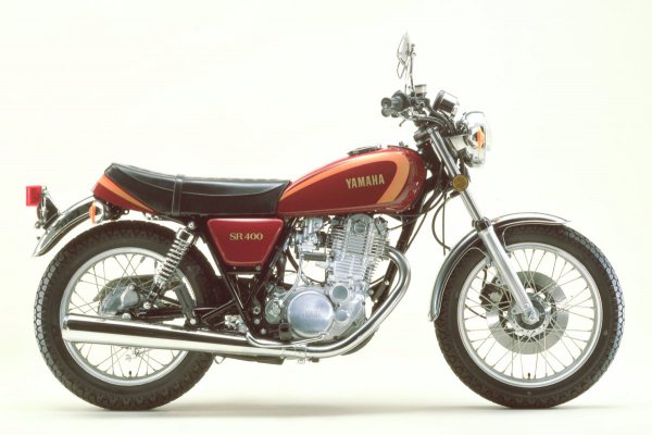 1978年発売の初代SR400。最も売れたのは1990年代で1993~1994年にかけて8700台、1994~1996年は1万6100台の生産台数（ヤマハ調べ）を記録している