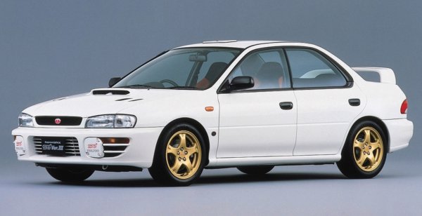 インプレッサWRX STiバージョンIII（GC8）。高回転型タービンにより、4000rpmから異次元のトルクを発揮する