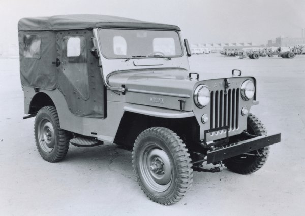 かつてはジープのノックダウン生産を行っていた。写真は1953年当時の三菱ジープ