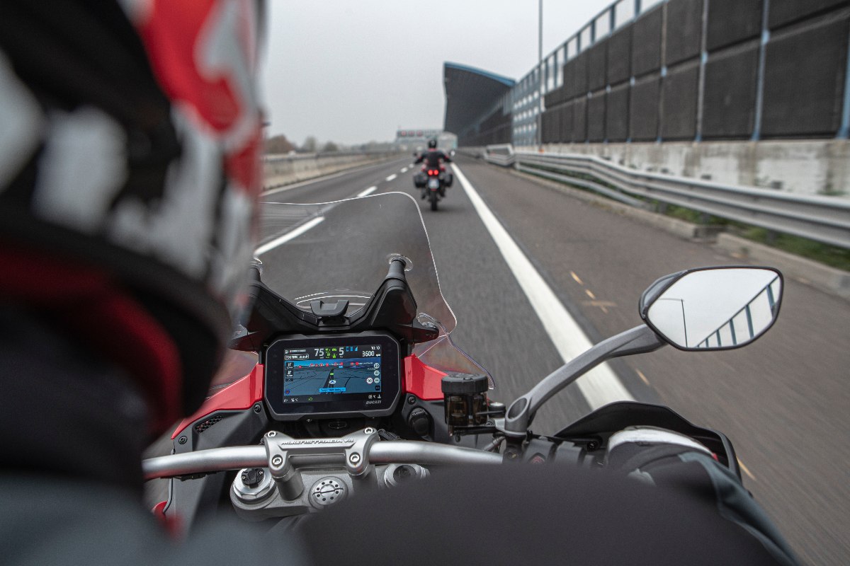 バイクでレベル1の自動運転技術が実用化 本気で頼れるハイテクメカがライダーをスーパーアシスト 自動車情報誌 ベストカー