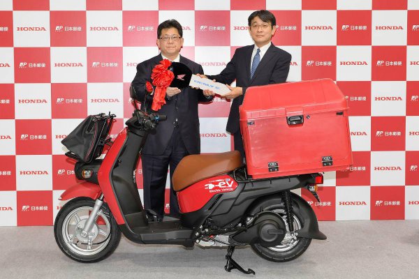 2020年に法人向けに発売されたホンダのBEV・ベンリィ イーは同年1月17日から日本郵便で運用が開始された。2020年中に都内の郵便配達業務用バイクの2割を電動化する計画だ