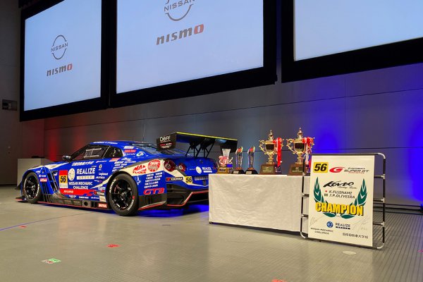日産自動車大学校の学生と全国の日産ディーラーメカニックを擁する56号車がチャンピオンを獲得したのはまさに快挙と言える