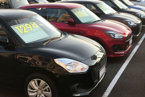 新車を買う予算がない場合は、中古車で探すことで、予算範囲内かつ素敵なMT仕様車が見つかるだろう(写真：xiaosan-stock.adobe.com)