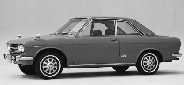 510型ブルーバード1600SSS。1970 年の第18 回東アフリカ・サファリラリーにおいて、国産車初の3冠を達成。昭和の名優・石原裕次郎さん主演の映画「栄光への5000 キロ」で使用されることにもなった