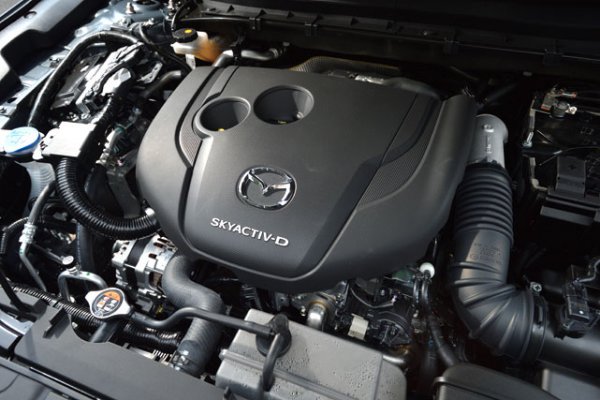 写真はマツダのスカイアクティブDエンジン。日本では2012年の初代CX-5発売を皮切りにクリーンディーゼルのラインアップを拡大してきた