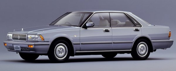 かつては4速が最多段だったATだが、1989年登場の7代目セドリックに世界初の5速ATが搭載された　