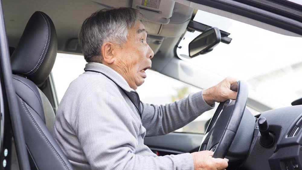 高齢ドライバーによる交通事故問題はどのように対策すべき 自動車情報誌 ベストカー