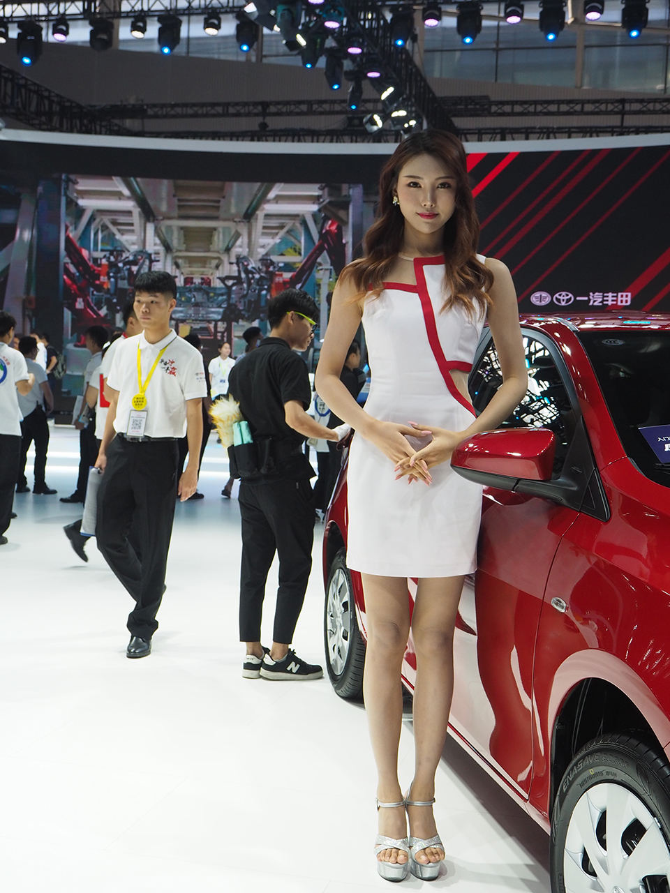 画像ギャラリー モーターショーに華を添える美しきコンパニオンの世界 全40枚 自動車情報誌 ベストカー