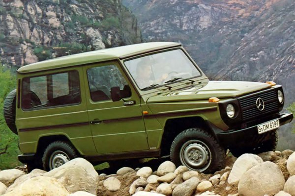 初代Gクラスは1979年にデビュー。軍用車のゲレンデヴァーゲンを民生用にアレンジして市販。強靭なオフロード性能で人気モデルとなった