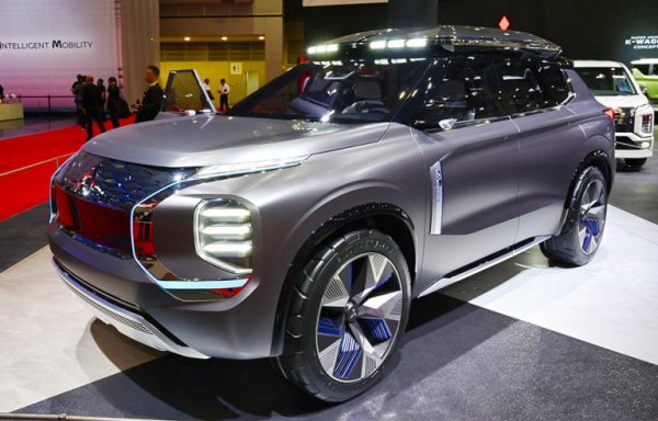 2019年に登場した三菱電動SUVコンセプトカー「エンゲルベルクツアラー」　今見ると、新型アウトランダーのデザインのヒントが大いにあった