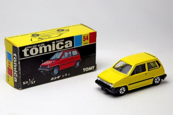 実車の発売に追って販売されたホンダ シティのトミカ。わずか6ヶ月ほどで絶版となった