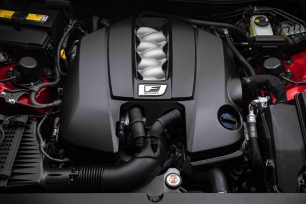 5LのV8エンジンをISシリーズとして新たに搭載し、Fスポーツの上位でFモデルに近い性能が与えられている