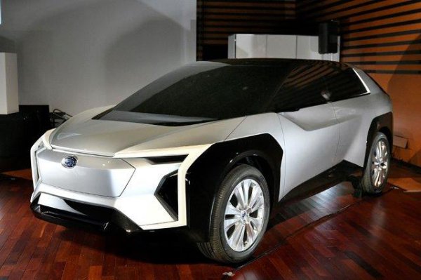 スバルは新型EVのコンセプトモデルを、2020年のスバル技術ミーティングで発表。トヨタとの共同開発を進める電動SUVだ
