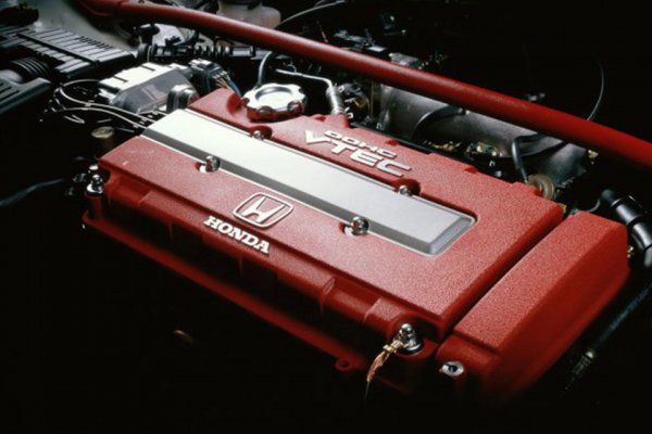 タイプR専用に開発された、1.6L DOHC VTECエンジン。高出力と高回転域の痛快な伸び、加速の良さを実現した