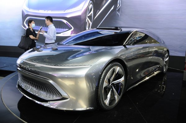 北京汽車が北京モーターショー2020で世界初公開したRADIANCE CONCEPT EVは流麗なエクステリアデザインで注目されたが市販未定