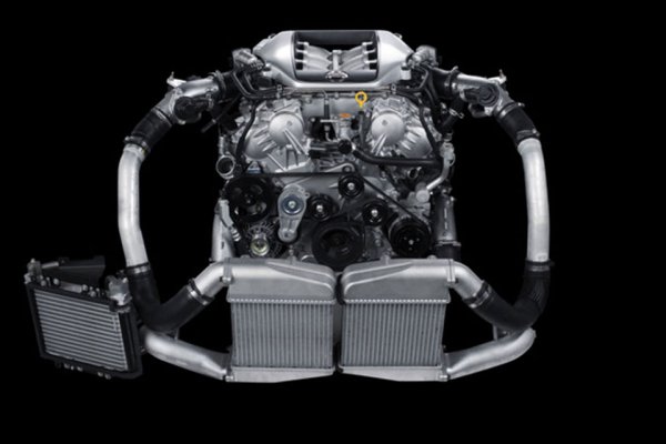 VR38DETT型エンジンはさらに進化を続け、2012年モデルから2015年モデルまでは550ps、2017年モデルは570ps、2014年2月末販売のNISMOモデルは600psを発生した