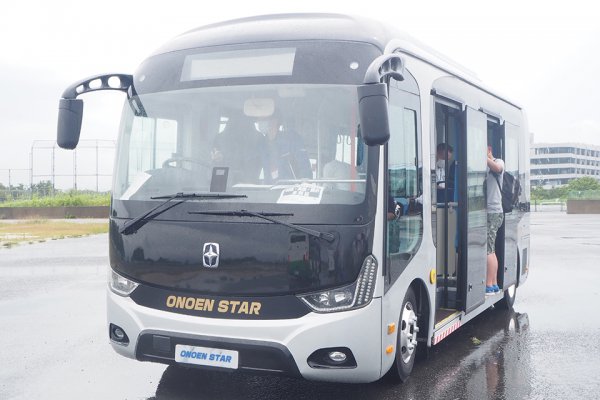 日本国内でバス事業者向けに開催されるイベントには、中華系のBEVバスが出品されており、注目度は高い