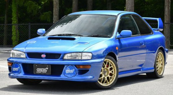 1997年、WRCマニュファクチャラーズ部門で3連覇を達成したのを記念して1998年に400台限定で販売されたインプレッサ22B-STiバージョン