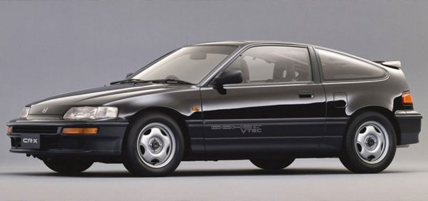 1989年9月に追加された2代目CR-X SiRは1.6Lで160ps、車重1000kgという今ではとても考えられないスペックを誇っていた
