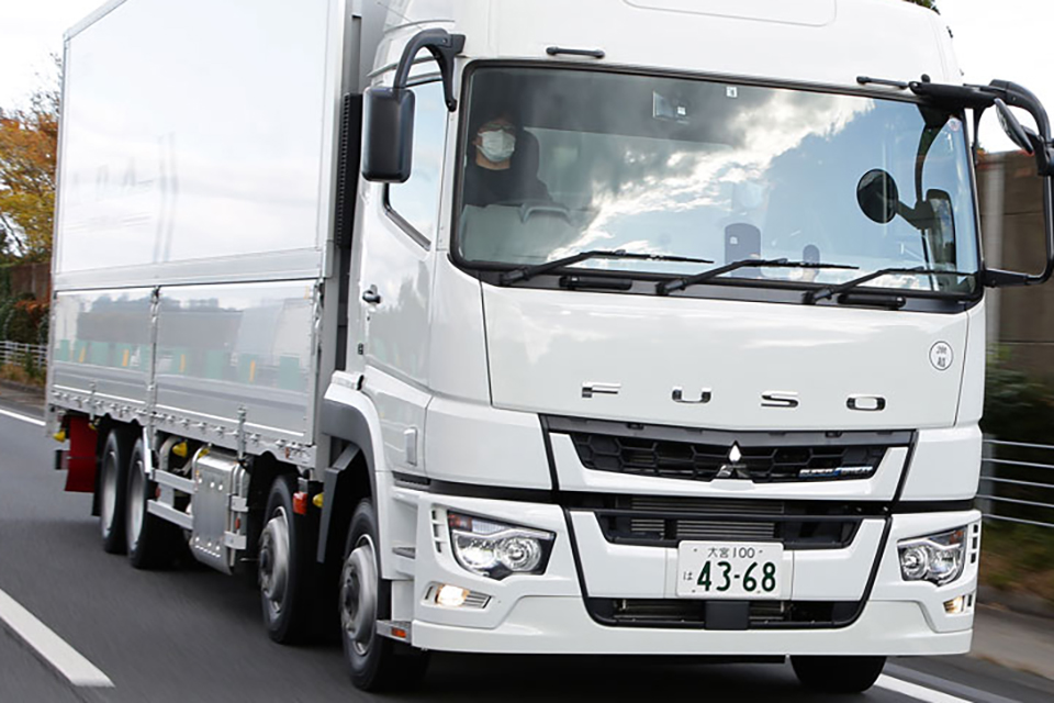 日本で初めて運転自動化レベル2を達成した大型トラック「三菱ふそう