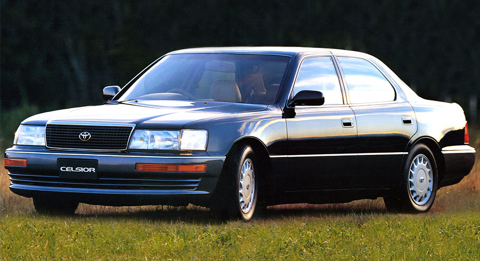 トヨタ セルシオ（1989-2006）。Q45よりわずか1ヶ月早く（1989年10月）登場したセルシオ。今なお名車として惜しむ声は多い