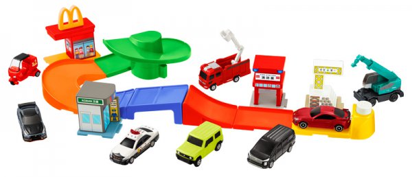 付属アイテムを自由に組み合わせていろいろな遊びかたができる。ちなみに赤いスロープ道路は、「ひみつのおもちゃ」にセットされる