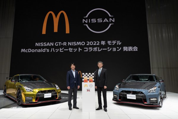 日産自動車と日本マクドナルドのコラボにより、発表されたばかりのGT-R NISMO 2022年モデルがハッピーセットに登場。実車の発売に先駆けてトミカが登場という異例の展開だ！